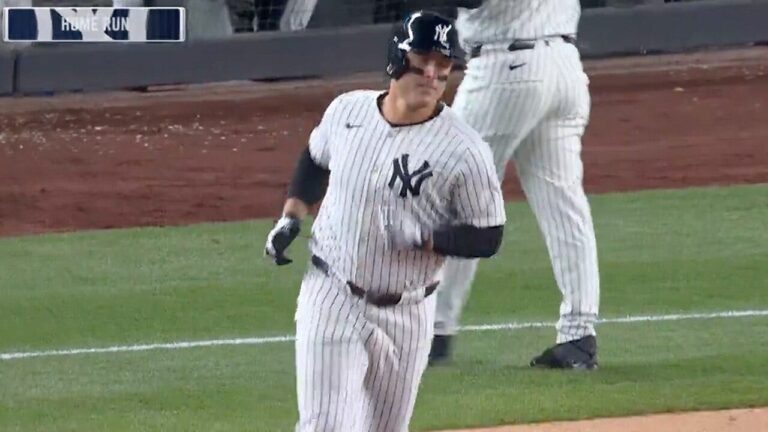 Anthony Rizzo belts a home run to increase the Yankees lead vs. the Blue Jays