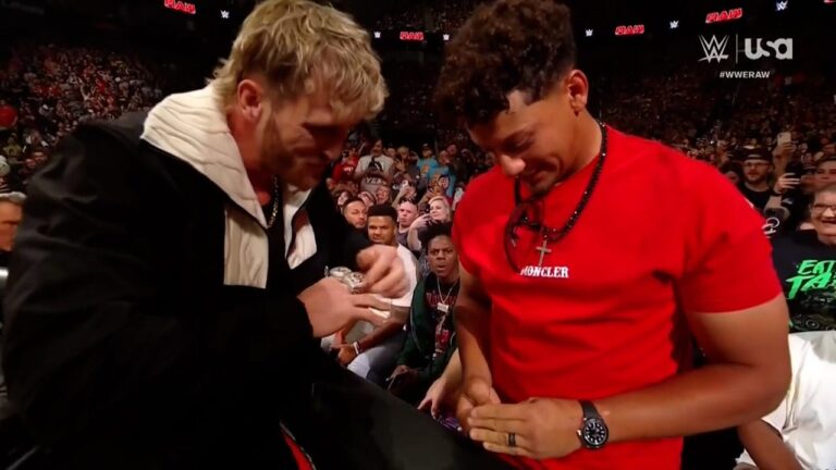 Patrick Mahomes gives Super Bowl rings to Logan Paul to punch Jey Uso with