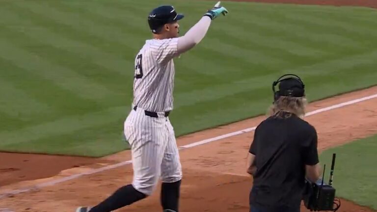 Aaron Judge CRUSHES a solo homer to extend Yankees