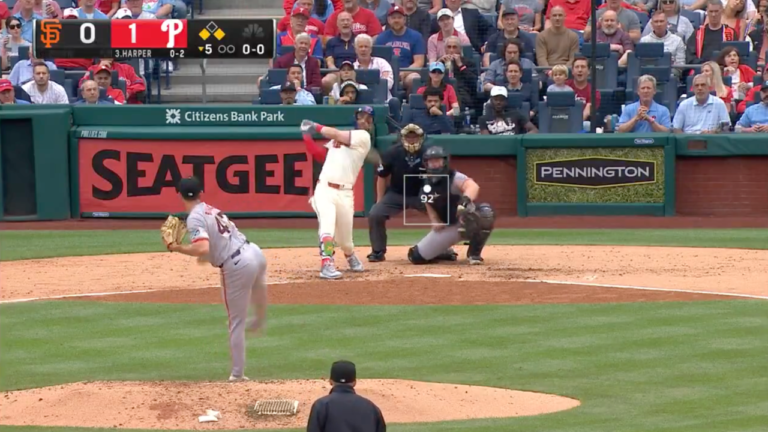 Bryce Harper smashes a three-run home run to extend Phillies