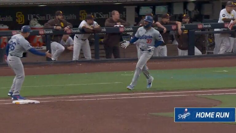 Teoscar Hernández crushes a grand slam, extending the Dodgers