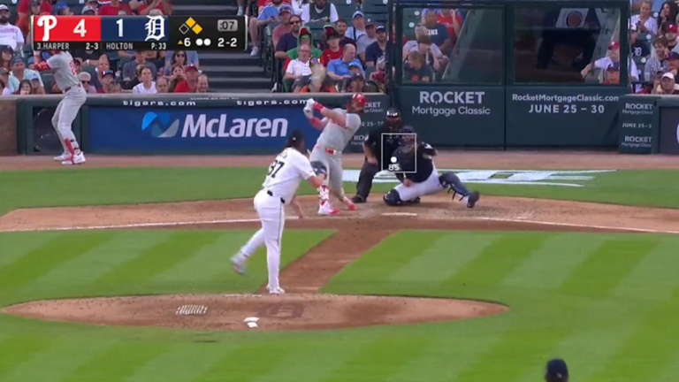 Bryce Harper slams a three-run home run to extend the Phillies