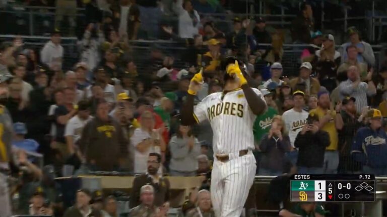 Fernando Tatis Jr. lines a solo home run to right field, increasing the Padres