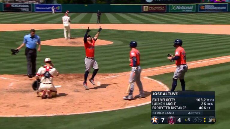 Jose Altuve CRUSHES a two-run homer to extend Astros