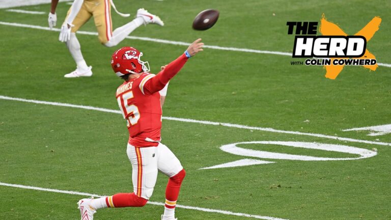 Mahomes or Rodgers: Who is the better deep-ball thrower?