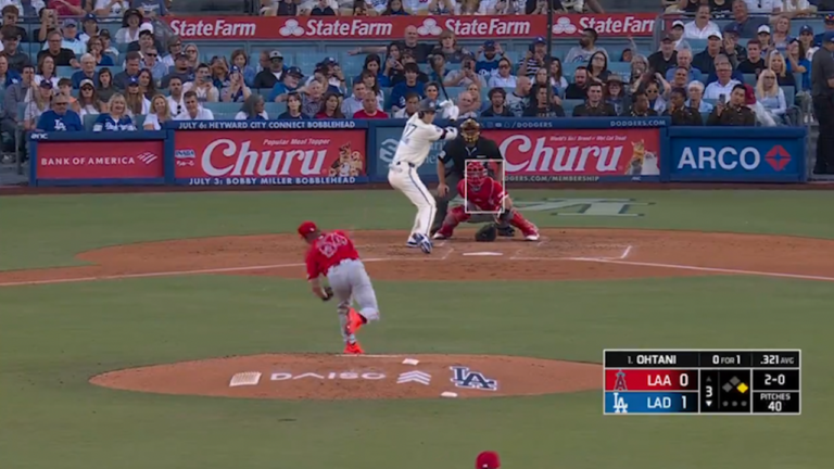 Shohei Ohtani slams a 459-foot home run to extend the Dodgers