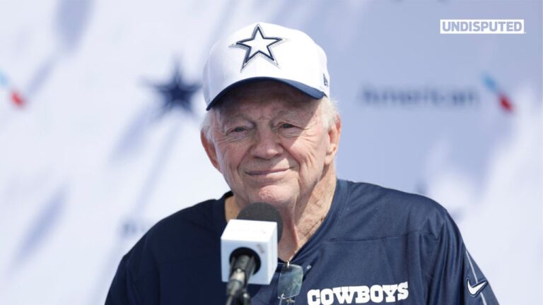 Jerry Jones embraces