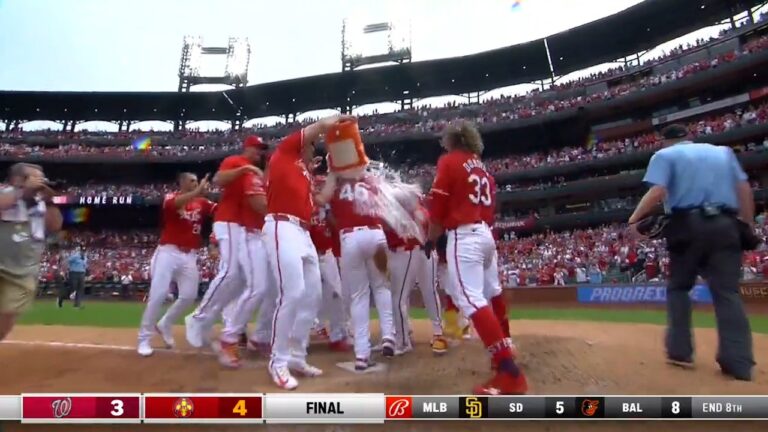 Paul Goldschmidt clutches a solo walk-off home run to secure Cardinals