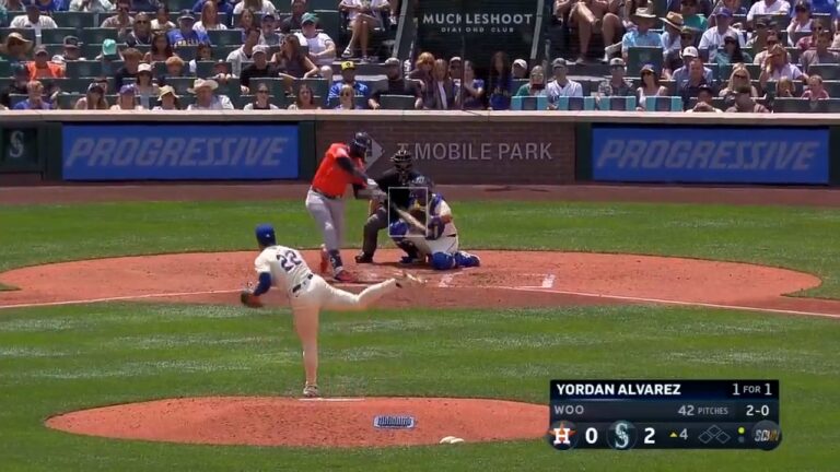 Yordan Álvarez CRUSHES 429-foot homer to get Astros on the board vs. Mariners