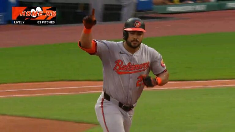 Anthony Santander crushes a solo home run, shrinking Orioles