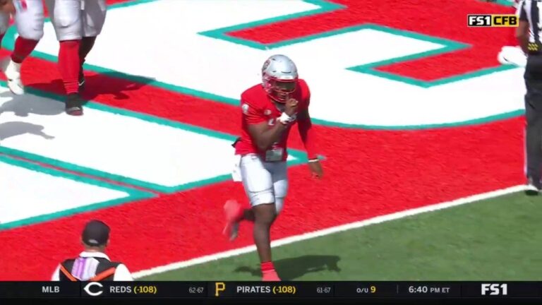 Devon Dampier fakes out the defense and rushes for a 24-yard TD, extending New Mexico