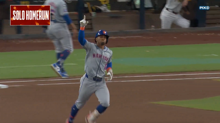 Francisco Lindor smashes his SECOND home run of the game to extend Mets