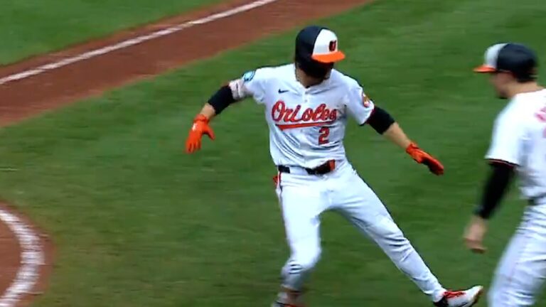 Gunnar Henderson blasts a two-run home run to extend Orioles