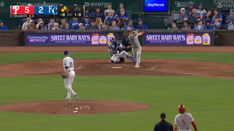 J.T. Realmuto hits his SECOND three-run home run to extend Phillies