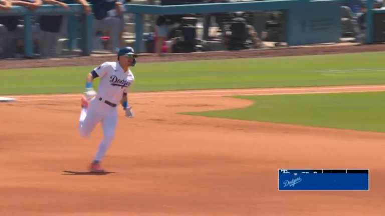 Kiké Hernández blasts a solo home run as the Dodgers lead the Rays