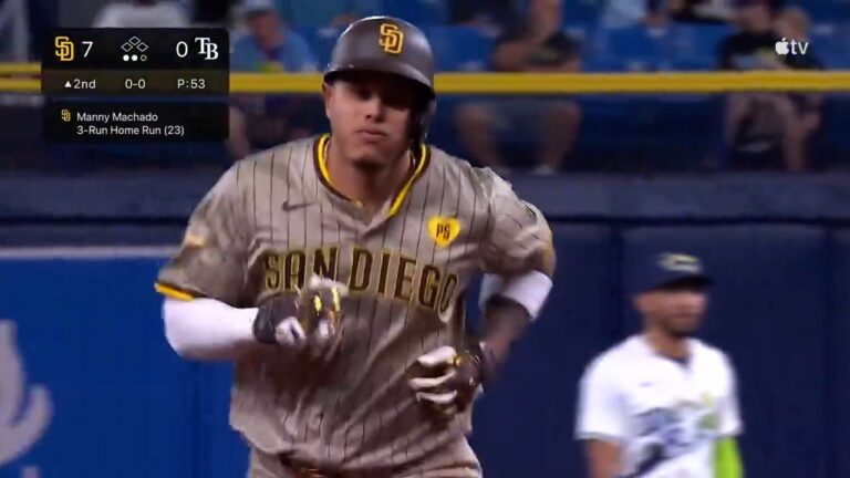 Manny Machado crushes a three-year run homer, extending Padres