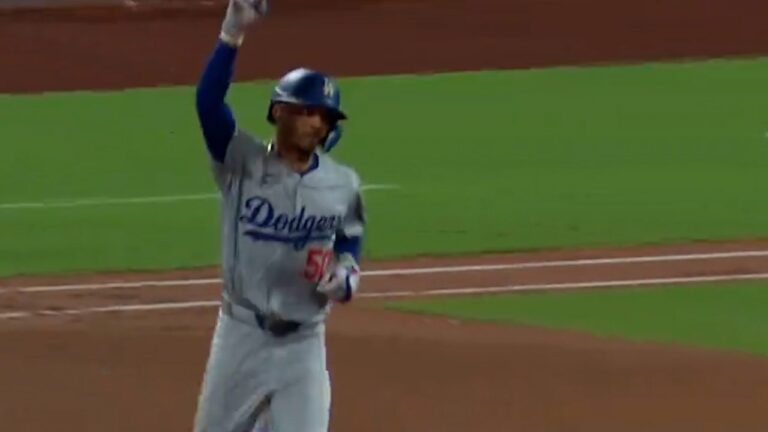 Mookie Betts blasts a solo home run to initiate Dodgers