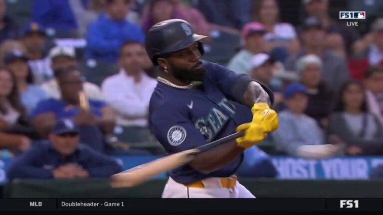 Randy Arozarena rips home run to right field, a three-run shot to put Mariners up 4-1 over Rays