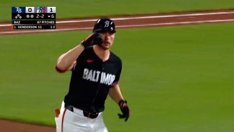 Gunnar Henderson smashes a solo home run, extending Orioles