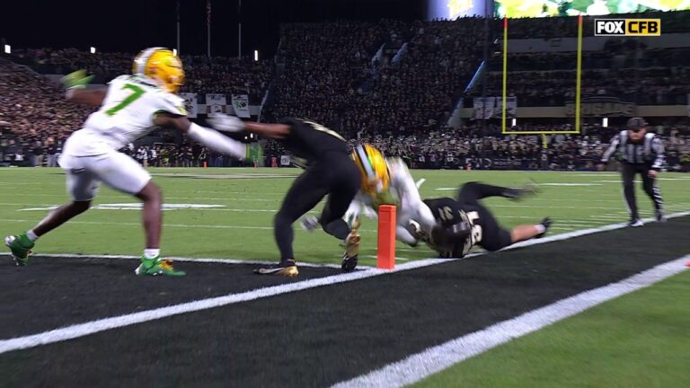 Dillon Gabriel connects with Tez Johnson for a 12-yard TD, extending Oregon