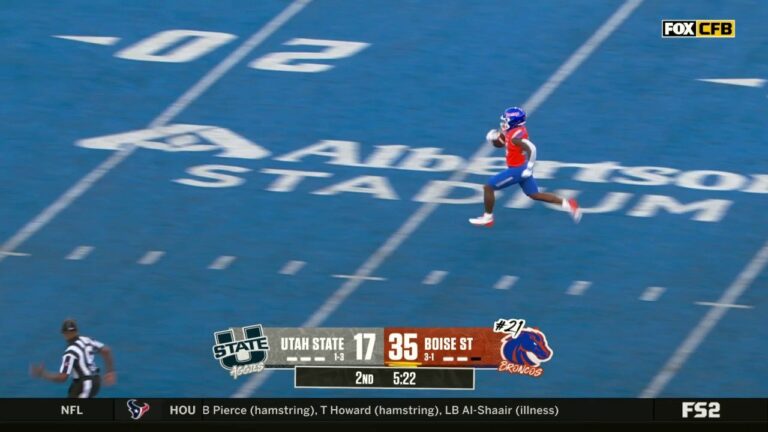 Dylan Riley returns a kick 96-yards for a TD, extending Boise State