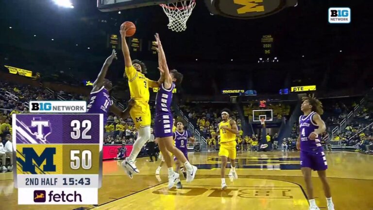 Tre Donaldson finishes a TOUGH bucket in transition, extending Michigan