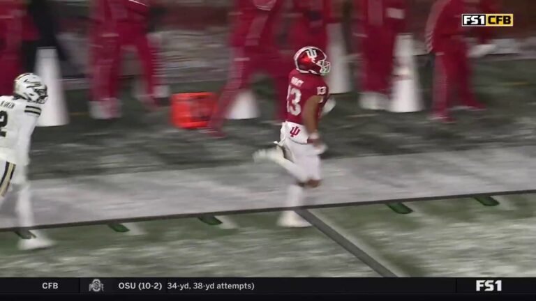 Kurtis Rourke finds Elijah Sarratt for an 84-yard TD, extending Indiana